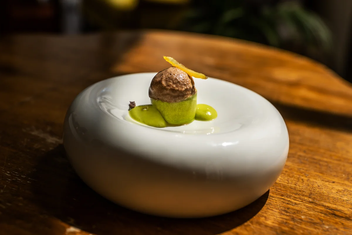 Baccala confit-zuppa thai-bietola e pera piccante